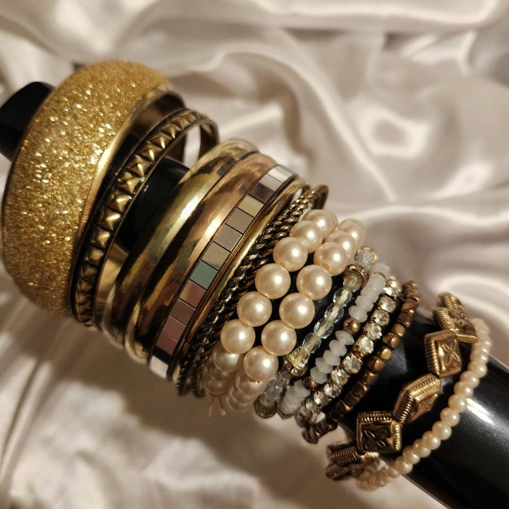 🔥Twenty (20) Random Bracelets Set - Picture 1 of 5
